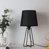 Lampka nocna, nowoczesna lampa stołowa na biurko z pustą metalową podstawą w kształcie koszyka, lampa stołowa z czarnego materiału do sypialni, salonu, biura